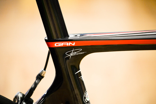 Dogma F8の系譜 Pinarello Ganシリーズ 比較インプレッション お知らせ ストラーダバイシクルズ